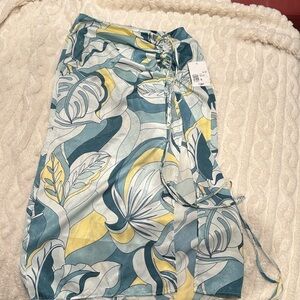 Midi skirt with one slit, colorful pattern